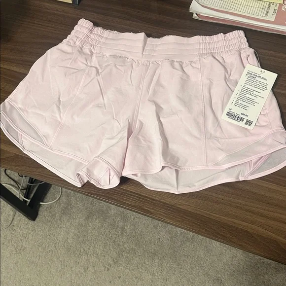 NWT Lululemon Hotty Hot High-Rise Lined Short 4"
Pink Organza - Picture 7 of 9